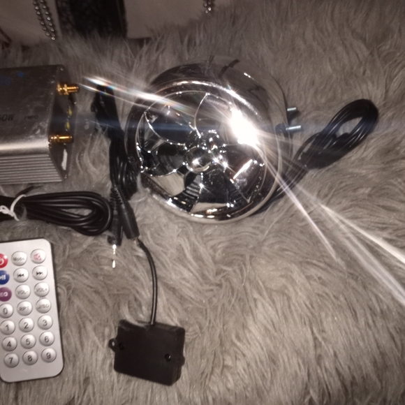 Shark 250watt Bluetooth Audio System Harley - Picture 4 of 4